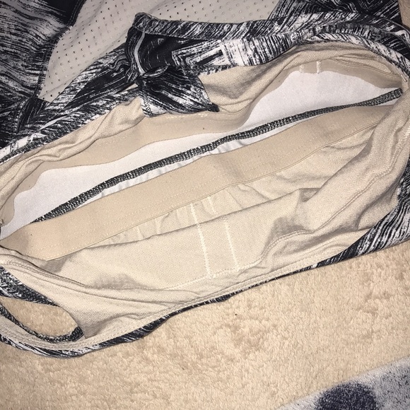 LULULEMON cross back tank heat wave black and white size 4 - Picture 12 of 14